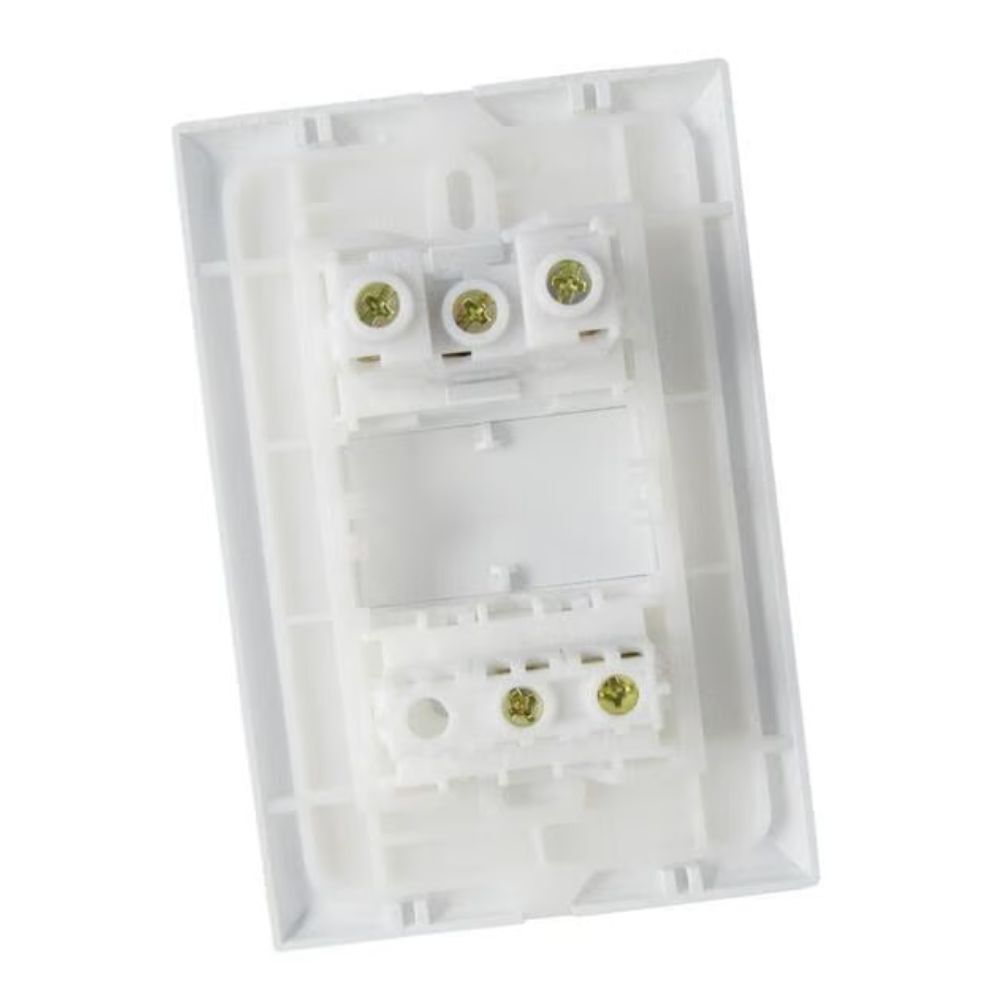 Interruptor Simples 16A/250V e Tomada 2P+T 10A/250V Distanciados Evidence 3889 Fame